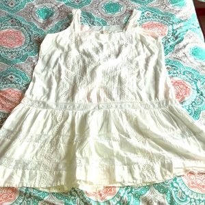 White tunic top! Gorgeous and super light! 🌻⭐️